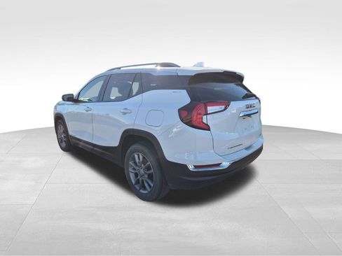 Used 2024 GMC Terrain SLT image 8