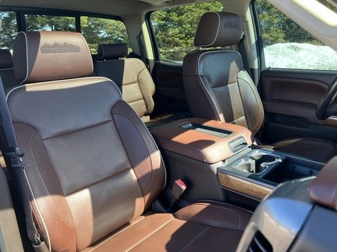 Used 2015 Chevrolet Silverado 1500 High Country w/ High Country Premium Package AWD/4WD image 17