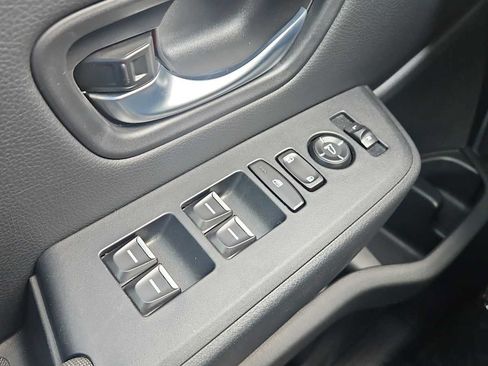 Certified 2025 Honda Pilot Sport image 15