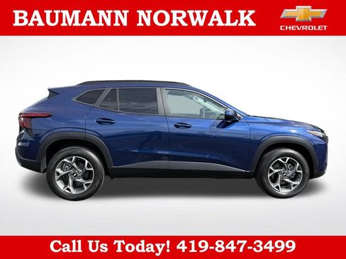 Used 2024 Chevrolet Trax LT w/ Driver Confidence Package FWD image 8
