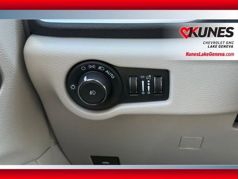 Used 2024 Chrysler Pacifica Select image 44