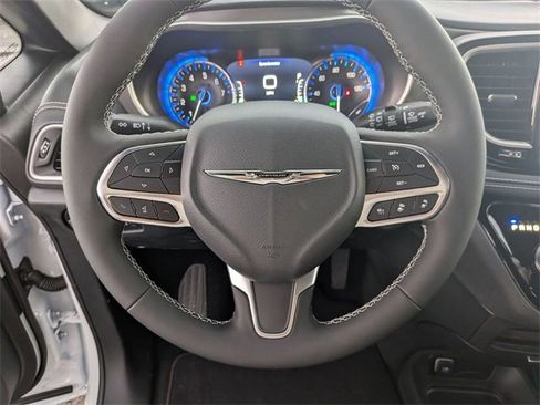 New 2026 Chrysler Pacifica Select image 18