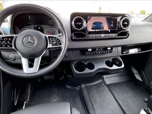 Used 2024 Mercedes-Benz Sprinter 2500 image 5