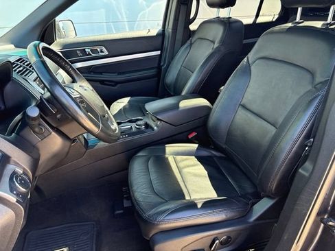 Used 2017 Ford Explorer XLT w/ Equipment Group 202A AWD/4WD image 10