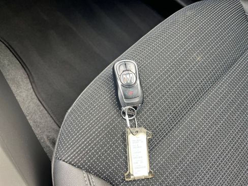 Used 2025 Buick Envista Preferred FWD image 21