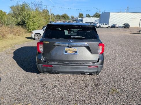 Used 2020 Ford Explorer XLT image 4