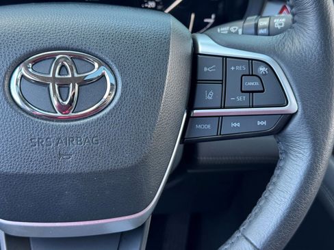 Used 2023 Toyota Sienna XLE w/ XLE Plus Package image 21