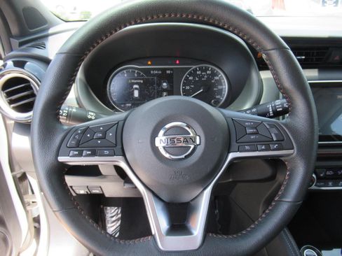 Used 2020 Nissan Kicks SR w/ SR Premium Package FWD image 23