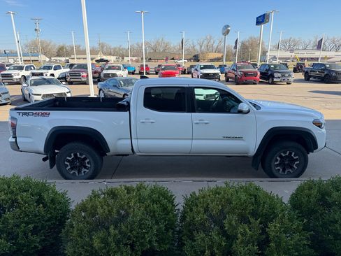 Used 2021 Toyota Tacoma TRD Off-Road image 4