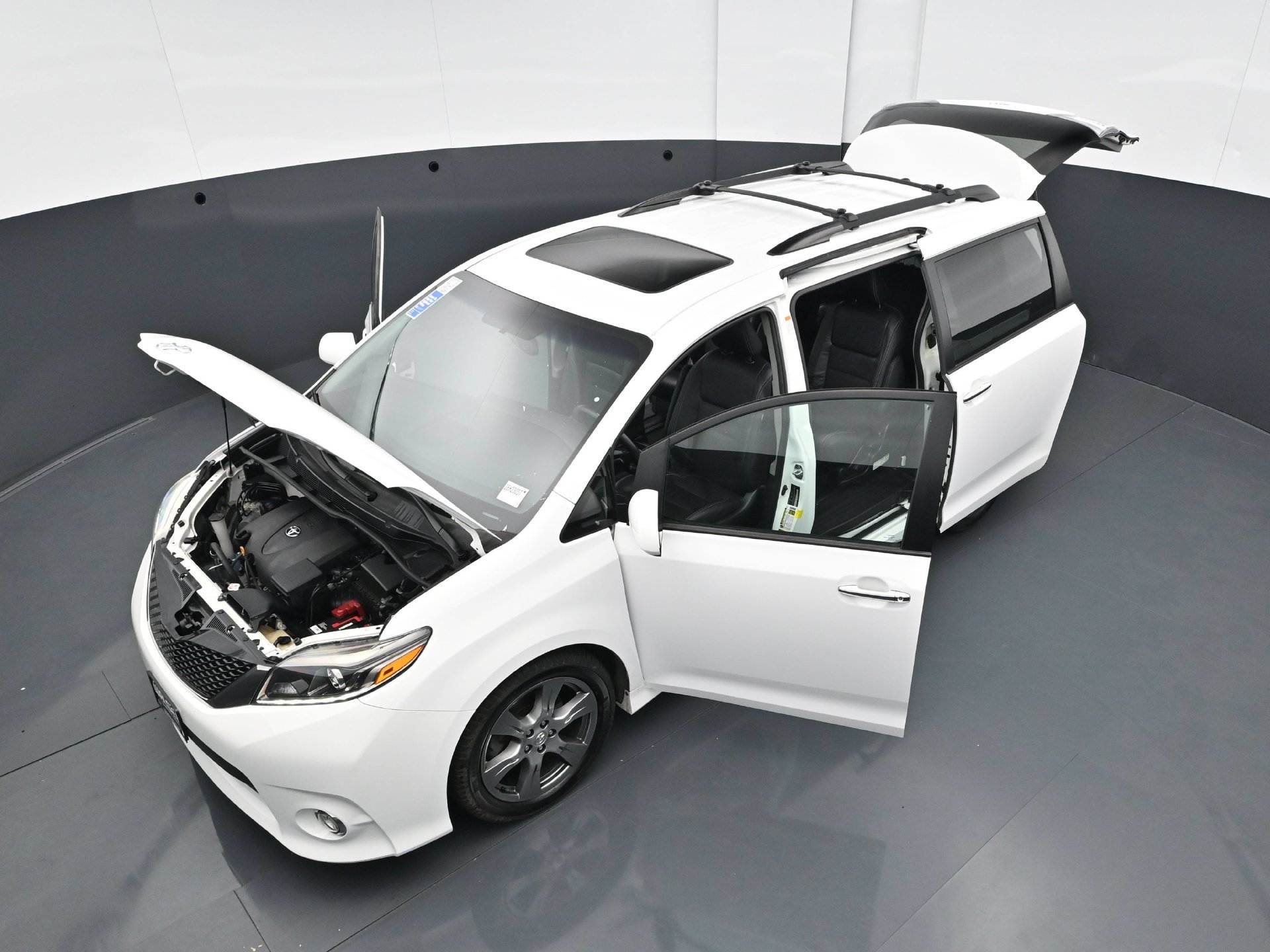 Used 2017 Toyota Sienna SE w/ SE Preferred Package FWD image 43