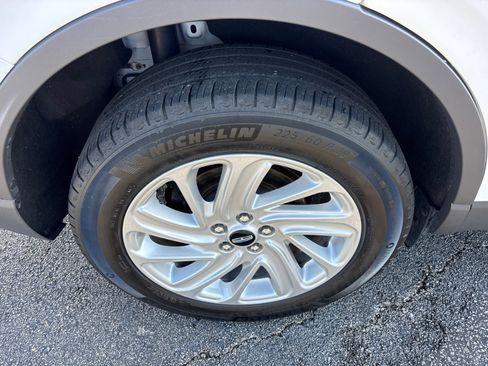 Certified 2023 Lincoln Corsair AWD image 10