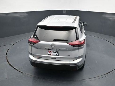 Used 2025 Nissan Rogue SV AWD/4WD image 38
