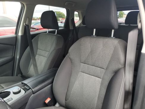Used 2025 Nissan Rogue SV AWD/4WD image 3