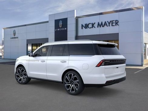 New 2026 Lincoln Navigator Reserve AWD/4WD image 4