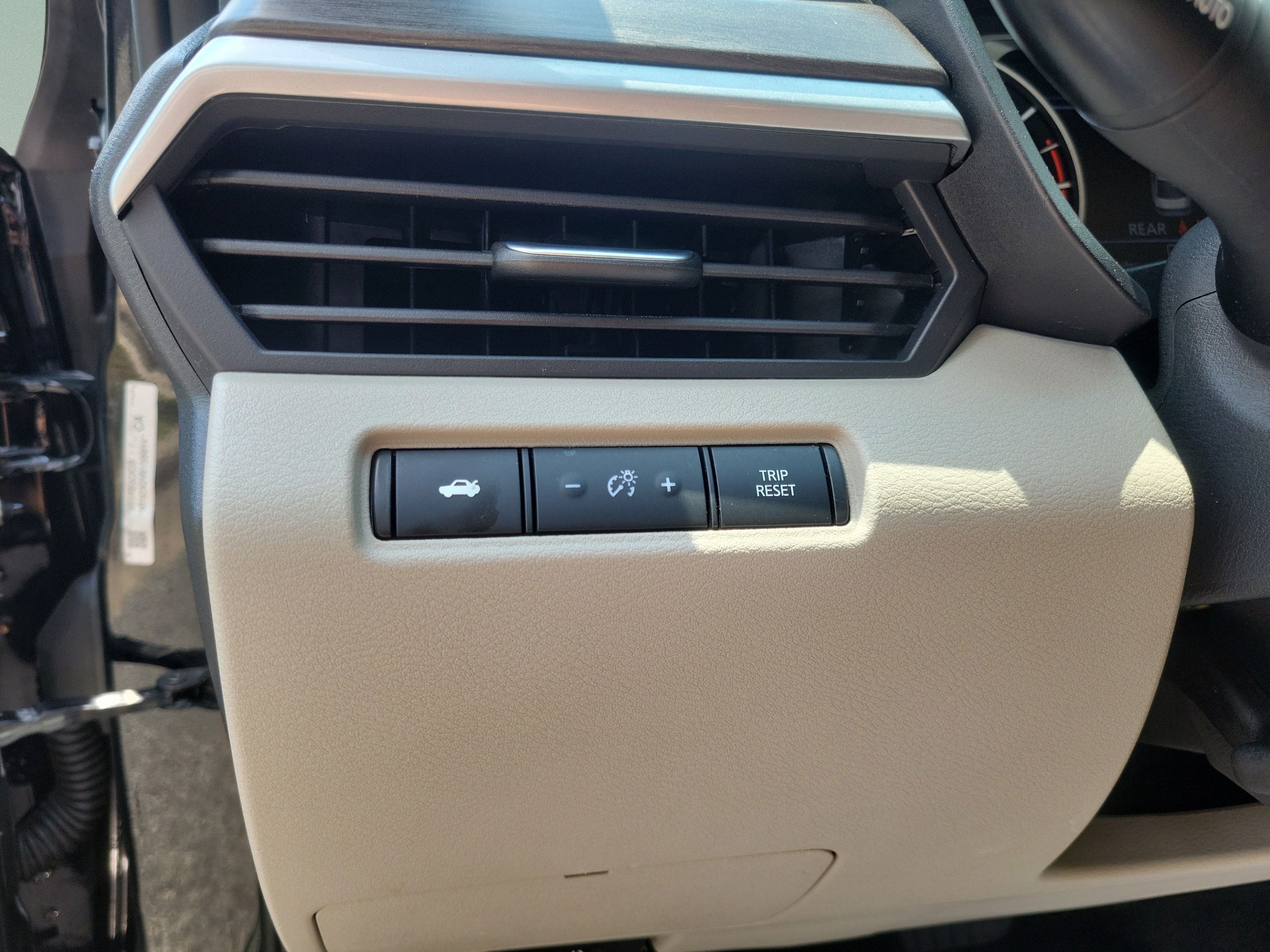 Certified 2025 Nissan Altima 2.5 SV FWD image 16