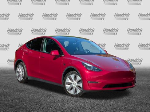 Used 2024 Tesla Model Y Long Range AWD/4WD image 2
