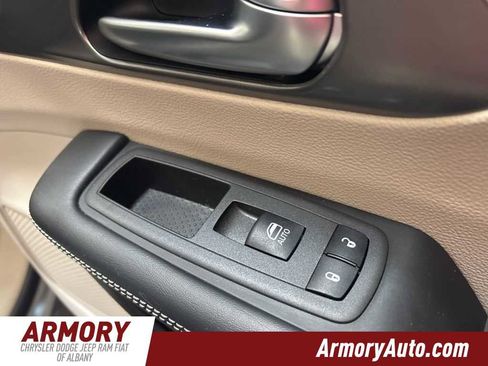 Used 2023 Chrysler Pacifica Touring-L w/ Uconnect Theater Family Group image 38