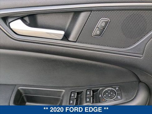 Used 2020 Ford Edge SE image 11