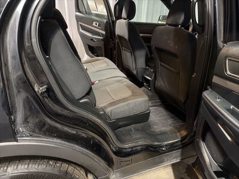 Used 2018 Ford Explorer XLT image 15