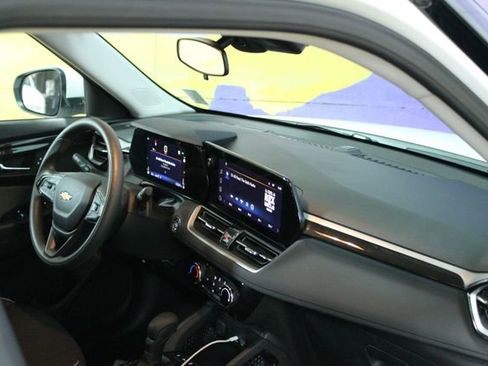 Used 2025 Chevrolet TrailBlazer LT AWD/4WD image 12
