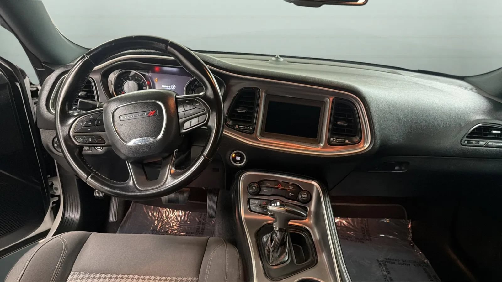 Used 2020 Dodge Challenger SXT RWD image 10