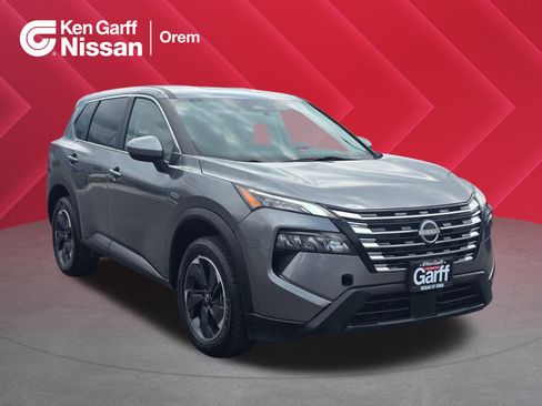 Used 2024 Nissan Rogue SV image 1
