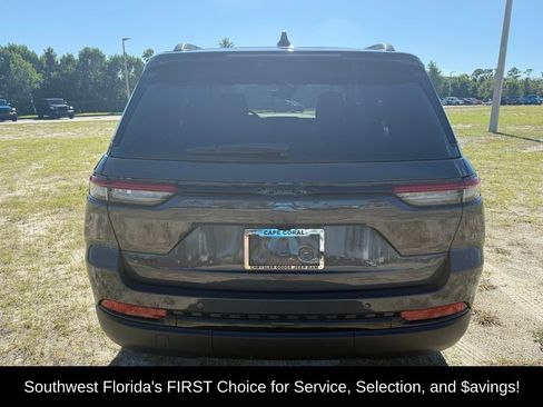 New 2025 Jeep Grand Cherokee Altitude image 5