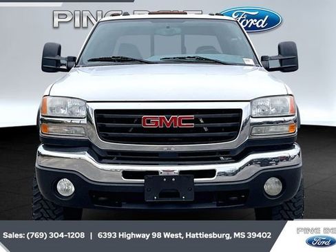 Used 2005 GMC Sierra 2500 SLT w/ Heavy-Duty Power Package image 3