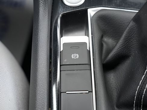 Used 2025 Volkswagen Taos S AWD/4WD image 31