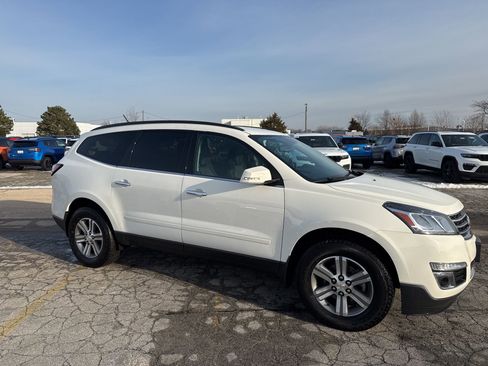 Used 2015 Chevrolet Traverse LT image 4