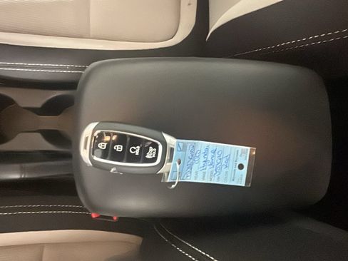Used 2025 Hyundai Venue SEL FWD image 26