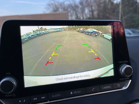 Used 2025 Nissan Sentra SV image 17