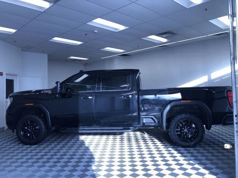 Used 2021 GMC Sierra 2500 AT4 w/ AT4 Premium Plus Package image 3