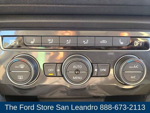 Used 2020 Volkswagen Tiguan SE w/ Panoramic Sunroof Package image 16