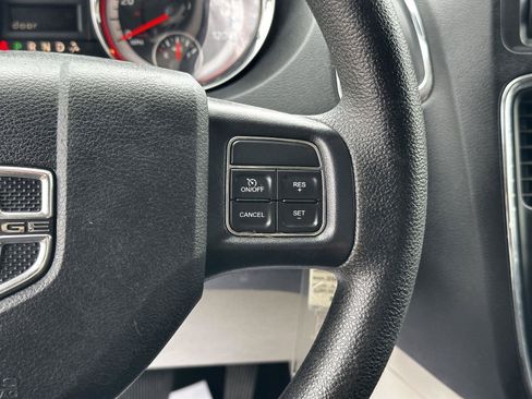 Used 2019 Dodge Grand Caravan SE FWD image 11
