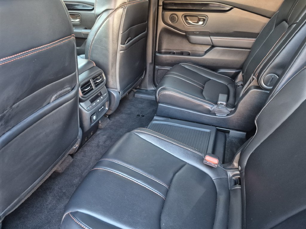 Used 2025 Honda Pilot TrailSport image 12