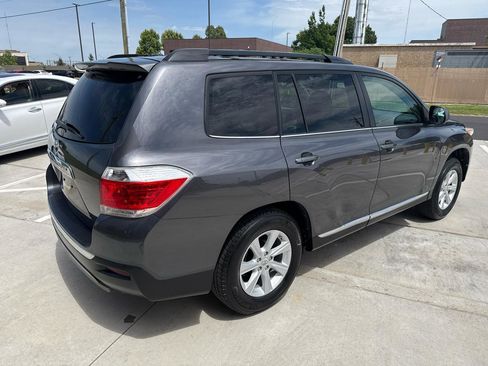 Used 2012 Toyota Highlander SE FWD image 11