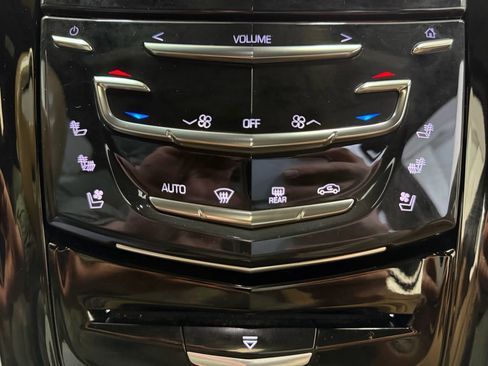 Used 2020 Cadillac Escalade Platinum image 28