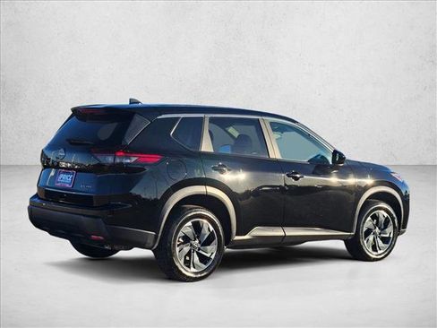 Used 2024 Nissan Rogue SV image 5