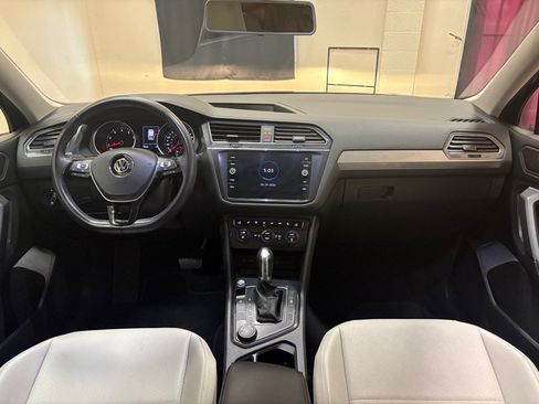 Used 2019 Volkswagen Tiguan SE AWD/4WD image 14