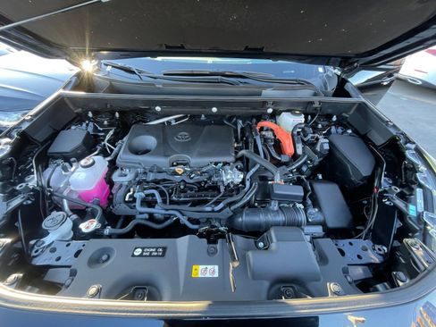 Used 2025 Toyota RAV4 LE image 32