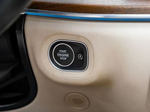 Used 2022 Mercedes-Benz GLE 350 4MATIC w/ AMG Line Exterior image 19