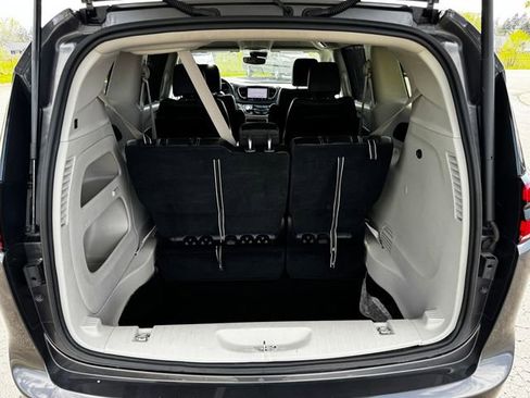 Certified 2023 Chrysler Pacifica Touring-L FWD image 17
