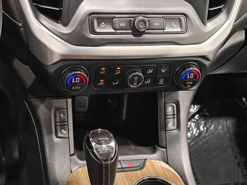 Used 2019 GMC Acadia SLE FWD image 8