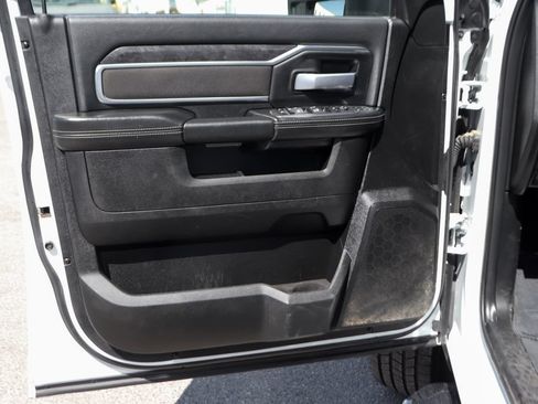 Used 2024 RAM 3500 Big Horn AWD/4WD image 17