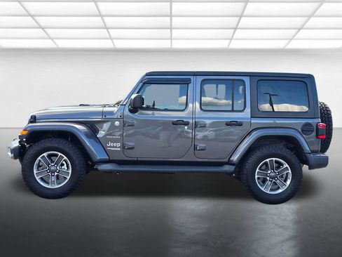 Used 2018 Jeep Wrangler Unlimited Sahara w/ LED Lighting Group AWD/4WD image 17