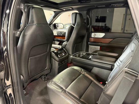 Used 2019 Lincoln Navigator Reserve AWD/4WD image 34