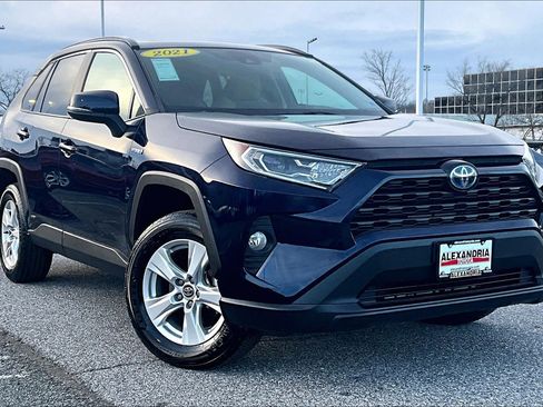 Used 2021 Toyota RAV4 XLE image 2