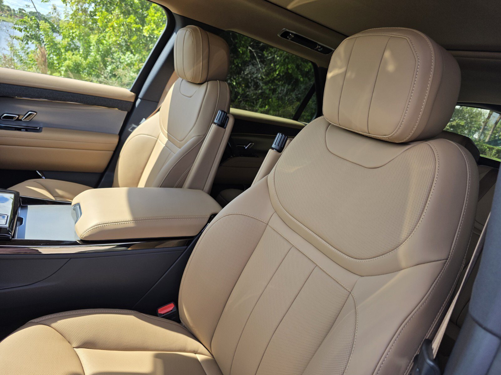 New 2027 Land Rover Range Rover Sport SE AWD/4WD image 11