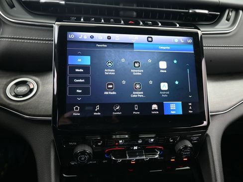 Used 2024 Jeep Grand Cherokee Overland w/ Luxury Tech Group IV image 23